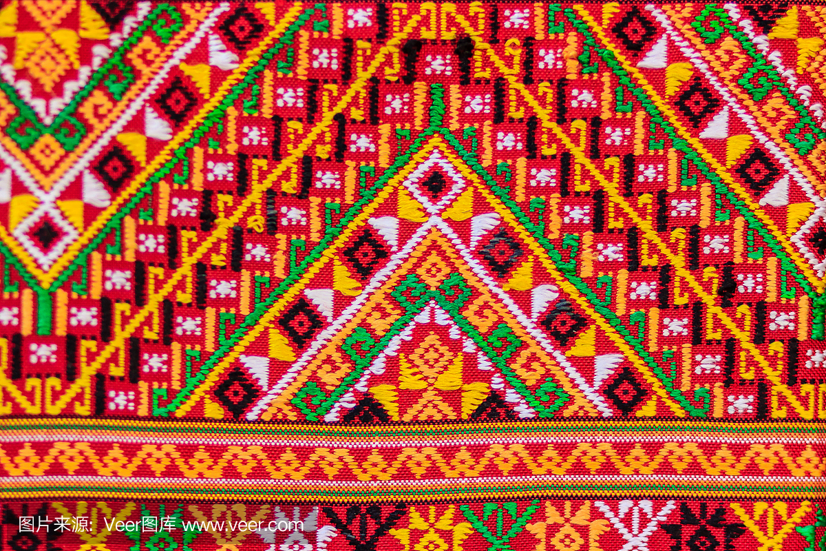 丰富多彩的泰式丝绸和纺织品图案。美丽的手工编织面料泰国丝绸面料质感,带有不同的本土风格图案。